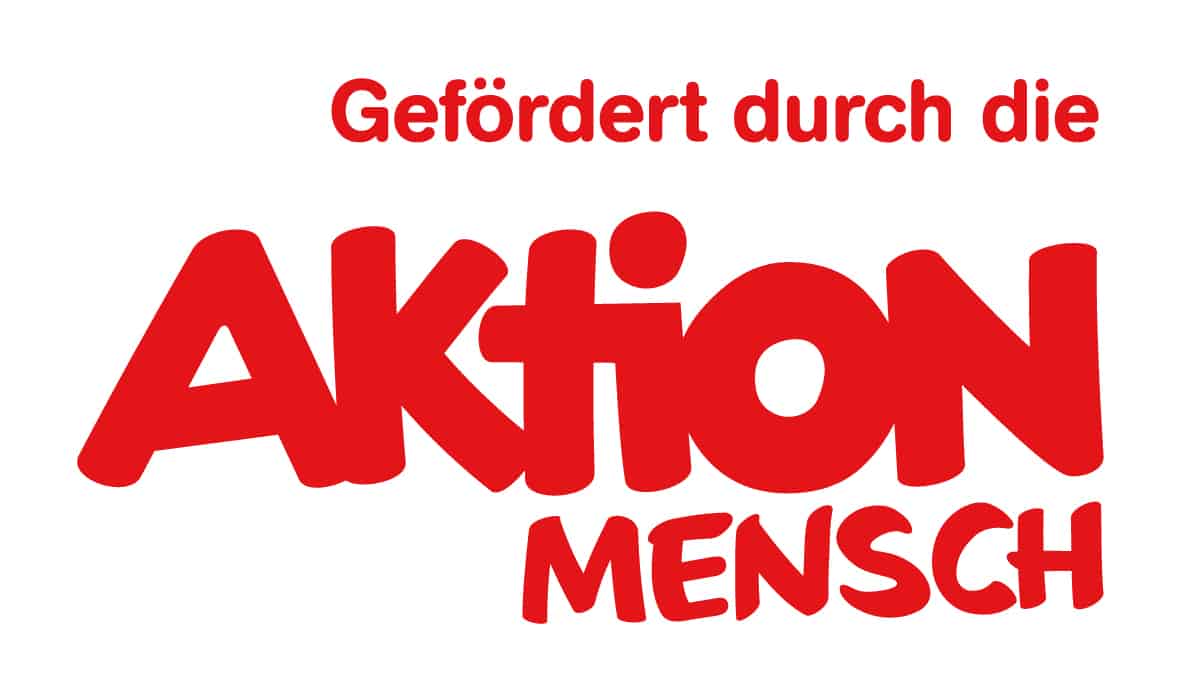 Logo Aktion Mensch :: Rote Schrift: Gefördert durch die Aktion Mensch auf weißem Hintergrund.