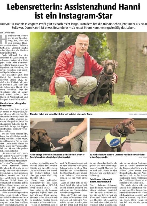 Ganzseitiger Zeitungsartikel mit Überschrift "Lebensretterin: Assistenzhund Hanni ist ein Instagram-Star" und drei Bildern von Hund und Halter.