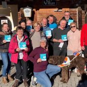 Gruppenbild Zutrittskampagne "Assistenzhund Willkommen" Gruppenbild Zutrittskampagne "Assistenzhund Willkommen"